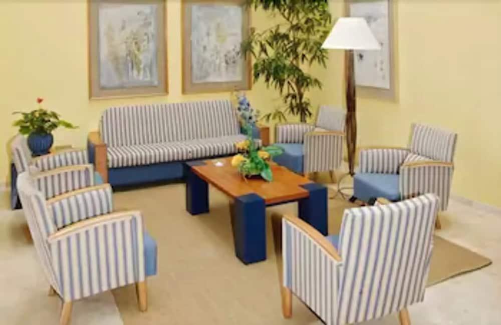 Dunes Platja Aparthotel